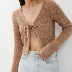 Hollister Women's V-Neck Tan Sweater
